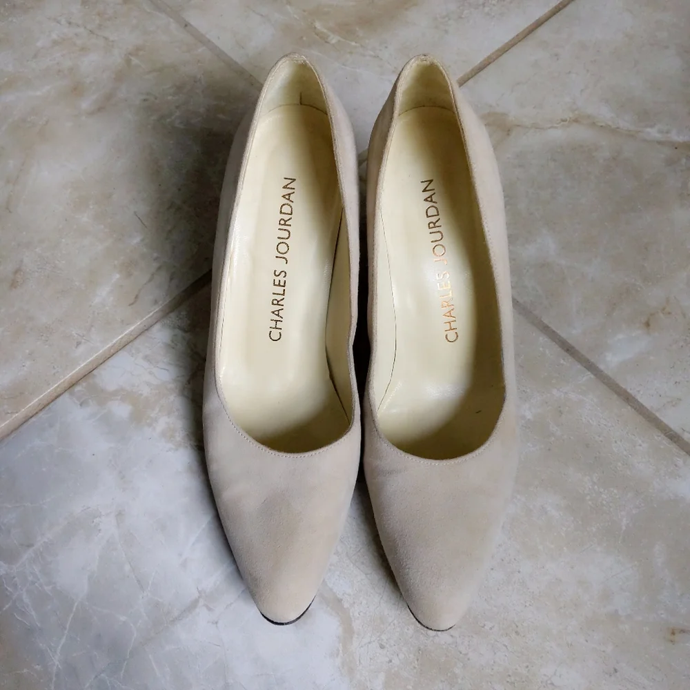 Vintage Charles Jourdan Classic Sand Beige Suede Neutral Pumps 6B